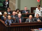 Najnowszy <strong>sondaż</strong> CBOS: Platformie spada, ale jednak wygrywa z PiS. Dla <strong>partii</strong> Tuska -28 proc., dla Kaczyńskiego ...