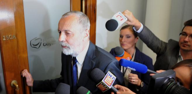 Strach, strach, czyli "skórzany płaszcz" Macierewicza