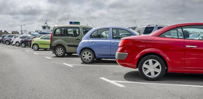 Auta na parkingu